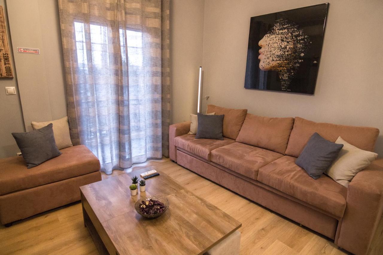 Luxury Suite 10' From The Center Atena Exterior foto