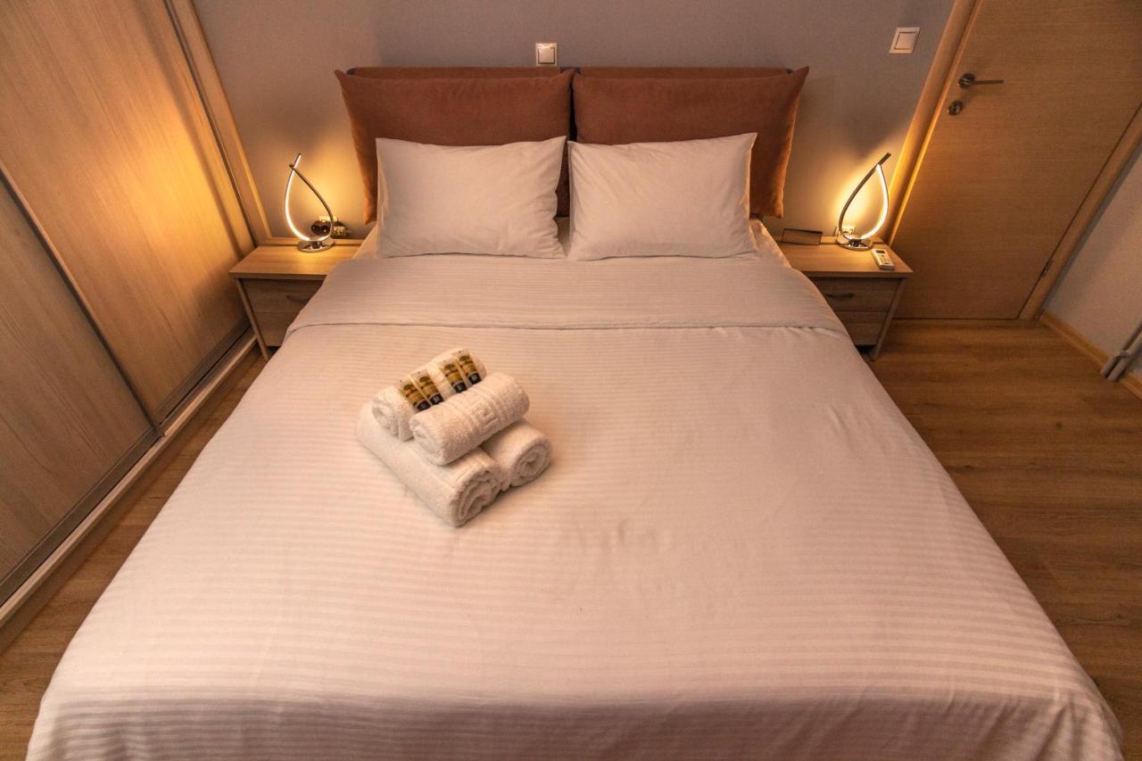 Luxury Suite 10' From The Center Atena Exterior foto