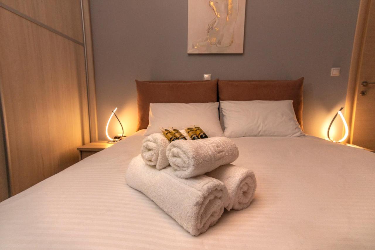 Luxury Suite 10' From The Center Atena Exterior foto